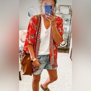 Like New, Sheer, kimono style cover. Looks great with shorts, linen, swimsuit